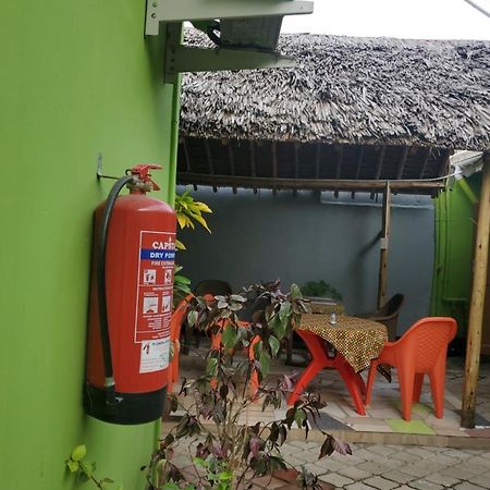 L&J Modern Backpackers Bnb Dar es Salaam Exterior foto
