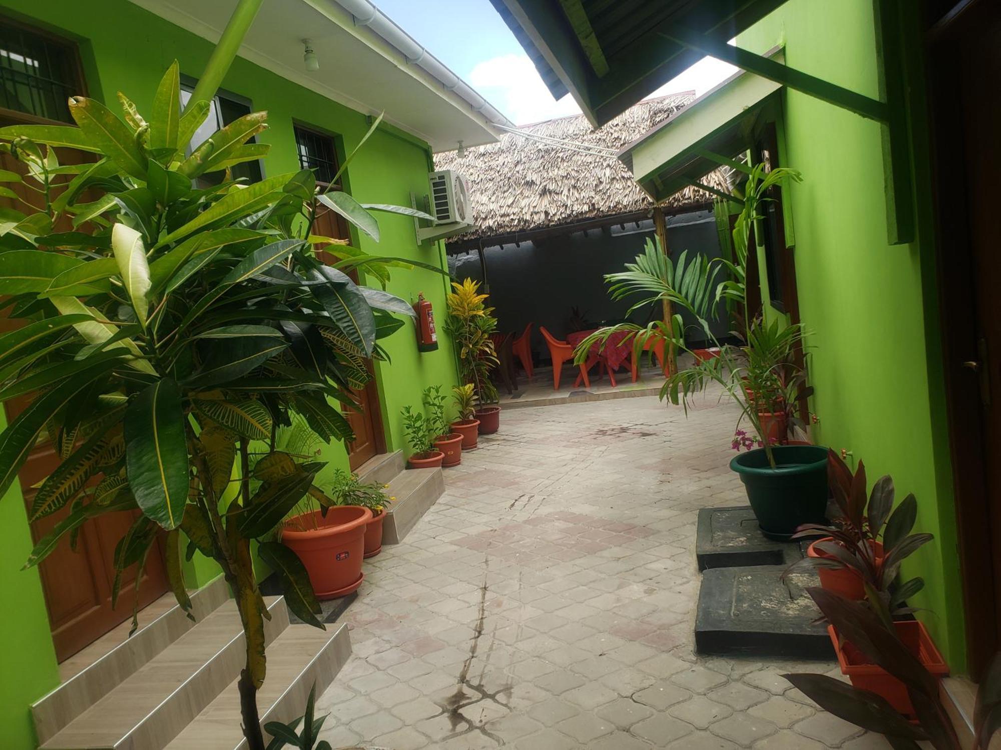 L&J Modern Backpackers Bnb Dar es Salaam Exterior foto