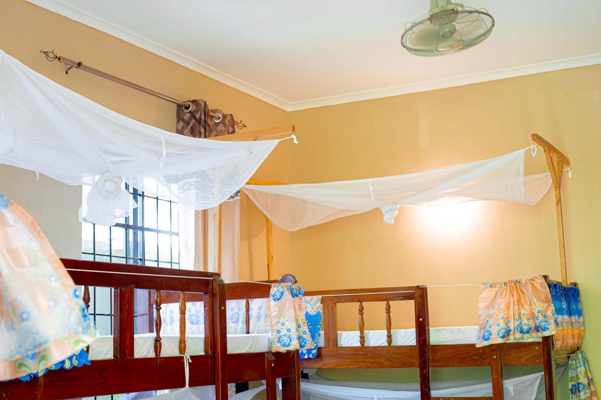 L&J Modern Backpackers Bnb Dar es Salaam Exterior foto