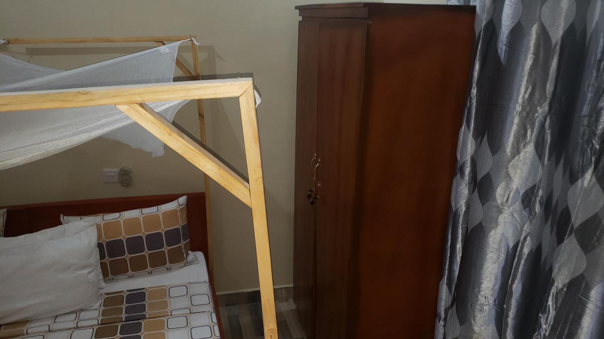 L&J Modern Backpackers Bnb Dar es Salaam Exterior foto