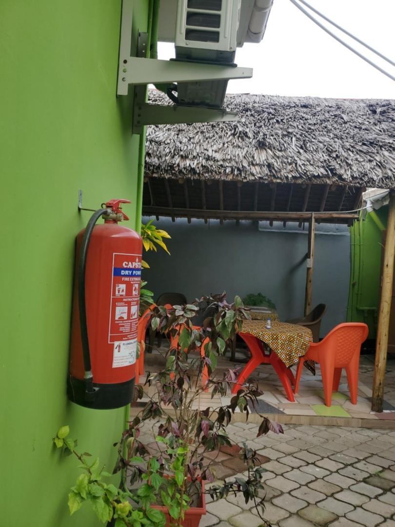 L&J Modern Backpackers Bnb Dar es Salaam Exterior foto